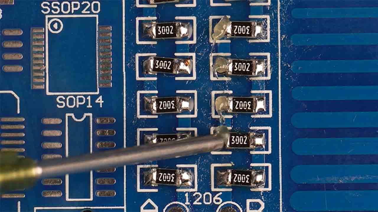 soldering flux applying to pcb.jpg