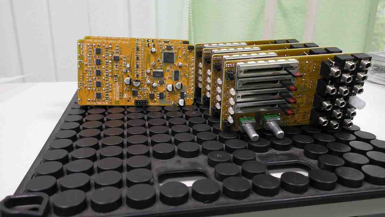 High-density PCBs Outsourced full component-level repair